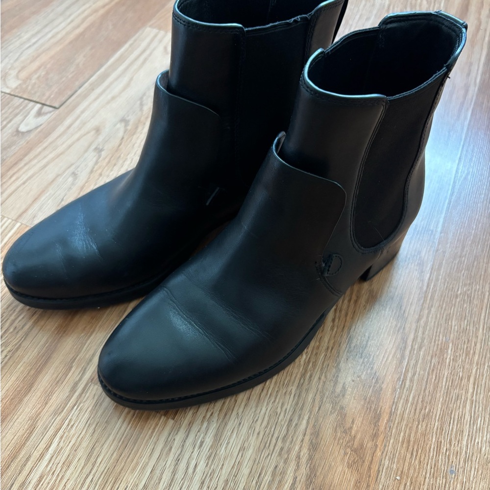 Tory Burch Black Leather Womens Chelsea Boots Sleek Minimalist